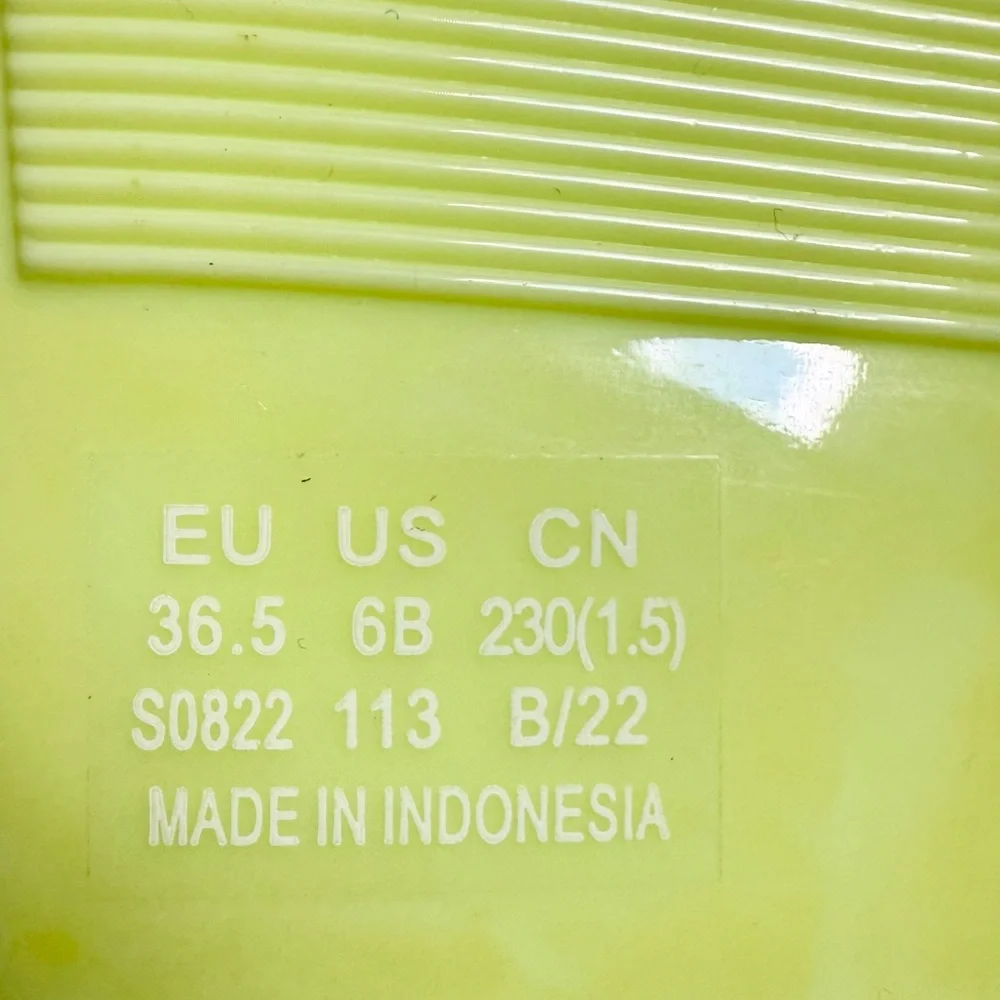 Stuart Weitzman Pearl Jelly Sandals - Picture 5 of 7